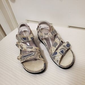 EC Angela Slide By Barefoot Freedom Blue, Beige & White Snake Print Size 11M